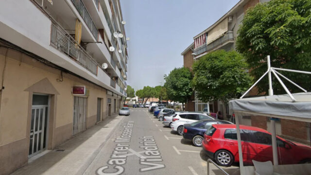 Imatge del carrer de Mossèn Ramon Viladrich, zona de l'accident (Mollerussa)