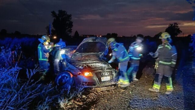 Imatge del cotxe que va patir l'accident a la C-13 (Bombers)